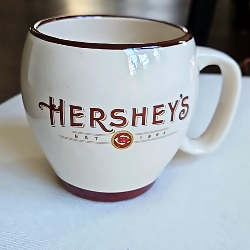HERSHEY'S Est. 1894 Vintage Style Mug Tan & Brown